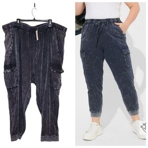 NWT Torrid Relaxed Fit Jogger Stretch Challis Mid-Rise Cargo Pant. Plus Size 6X